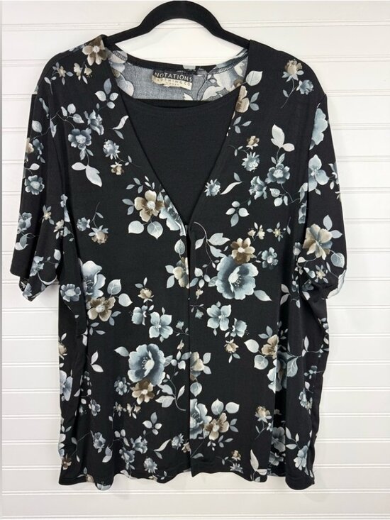 Tops - black floral plus size business casual top Size 2X